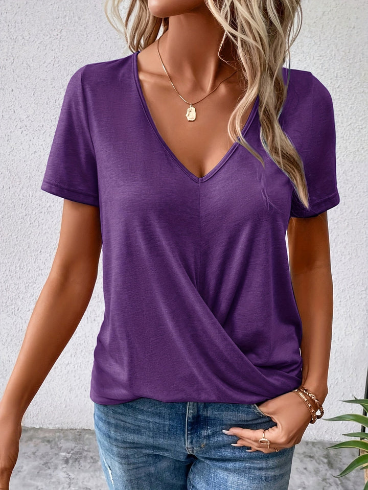 Lianna™ - T-shirt à col en V avec ourlet twisté