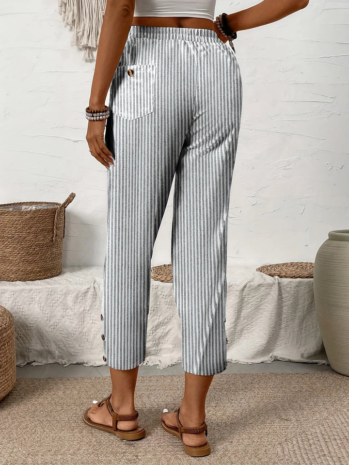 Daphné | Pantalon estival rayé avec détails de boutons élégants