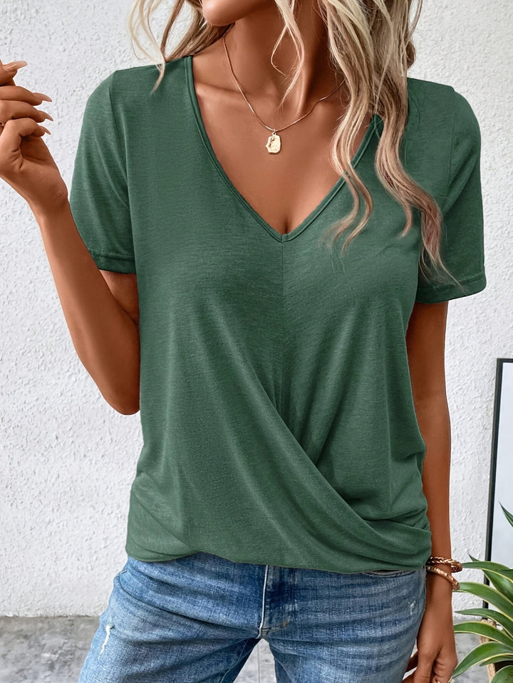 Lianna™ - T-shirt à col en V avec ourlet twisté