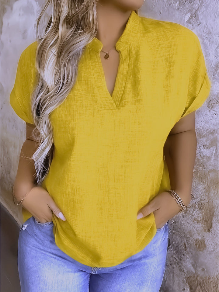 Mila™ | tshirt à col en v