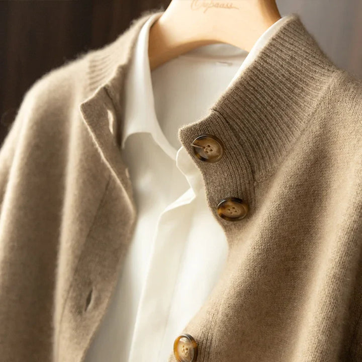 Margaux™ | Cardigan Classique à Boutons camel